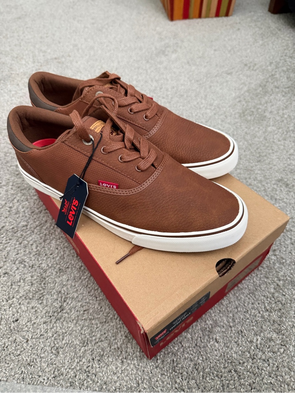 Levi's Men's Chestnut Brown Low-Top Lace-Up Sneakers with White Soles
